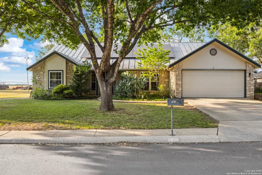 101 COUNTRY LANE, Castroville, TX 78009