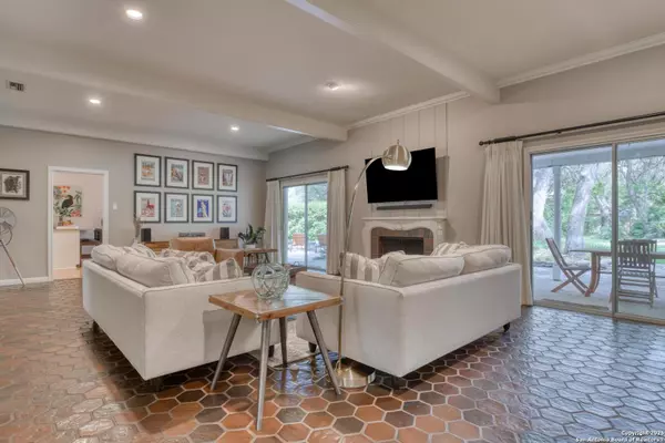 San Antonio, TX 78213,10119 Manton Ln