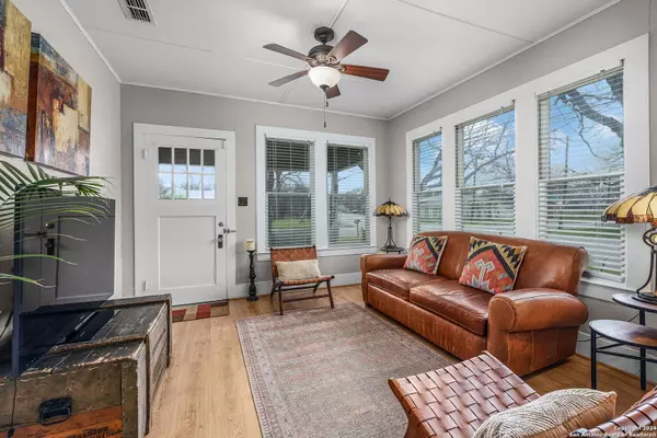 New Braunfels, TX 78130,209 Live Oak