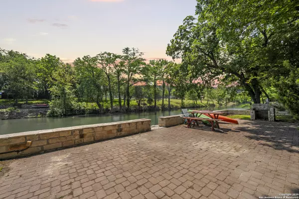 1409 Edgewater Falls,  Canyon Lake,  TX 78133