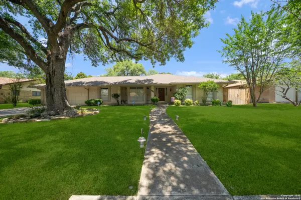 425 Crestwind, Windcrest, TX 78239