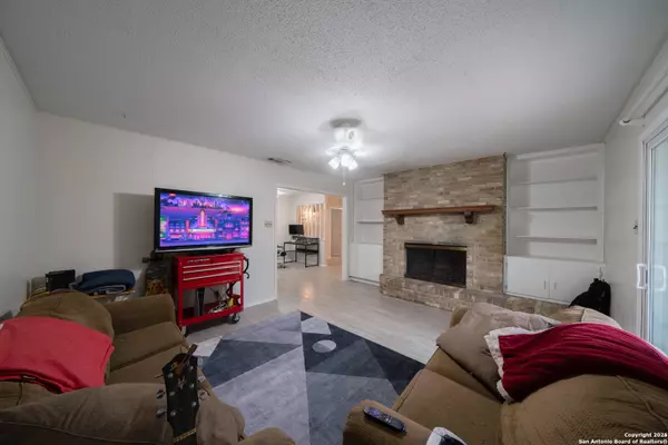 Windcrest, TX 78218,5627 Walzem