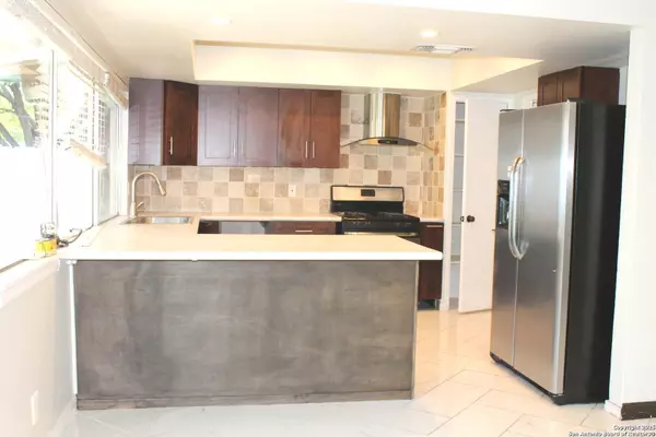 San Antonio, TX 78218,5142 VILLAGE CT