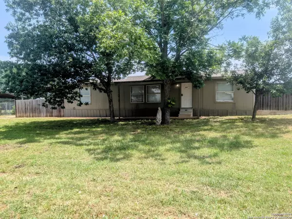 1131 Valeria, Marion, TX 78124