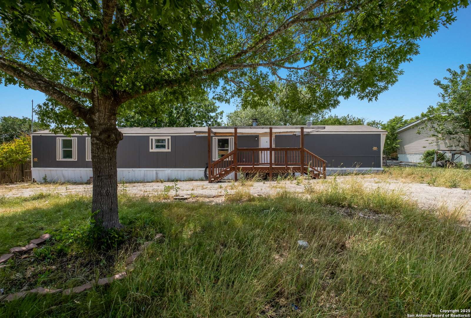 1125 Valeria Dr, Marion, TX 78124