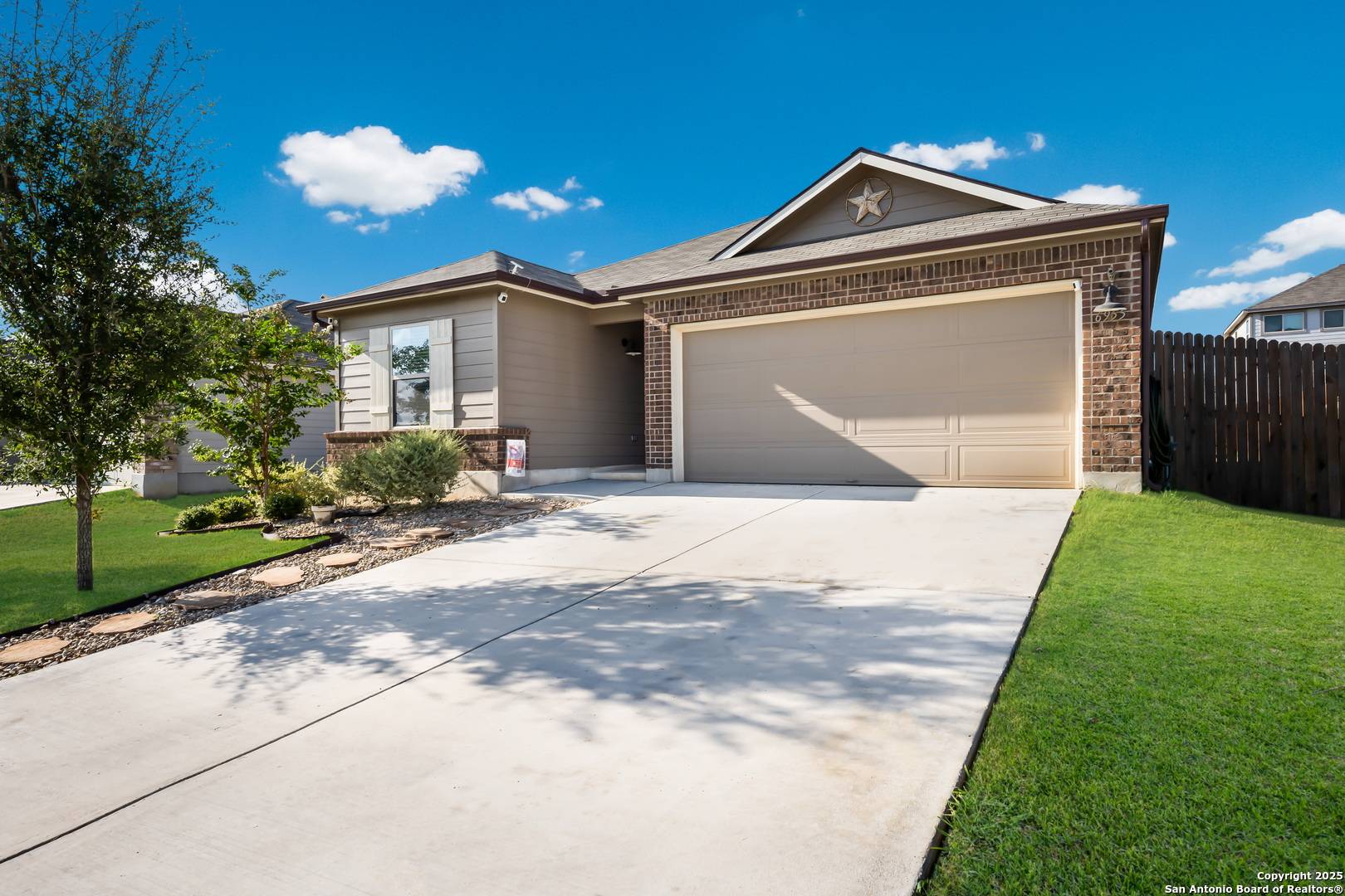 6955 Shiraz Way, Converse, TX 78109