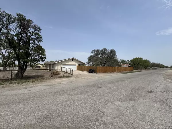 La Pryor, TX 78872,314 US Highway 57