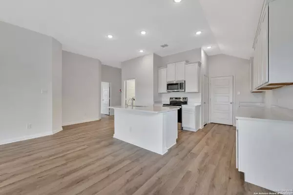 Seguin, TX 78155,1117 Limestone Ridge