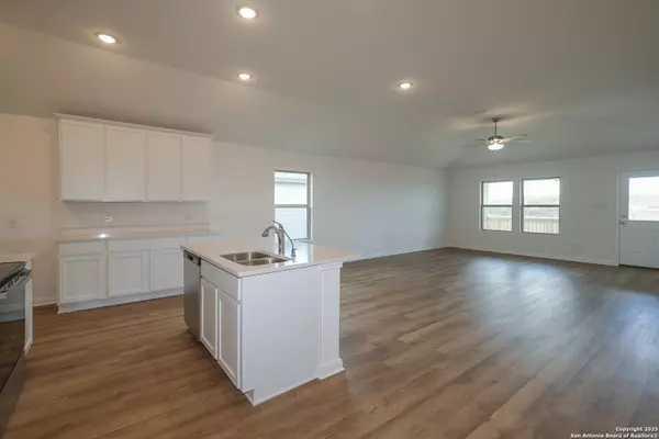 Seguin, TX 78155,1117 Limestone Ridge