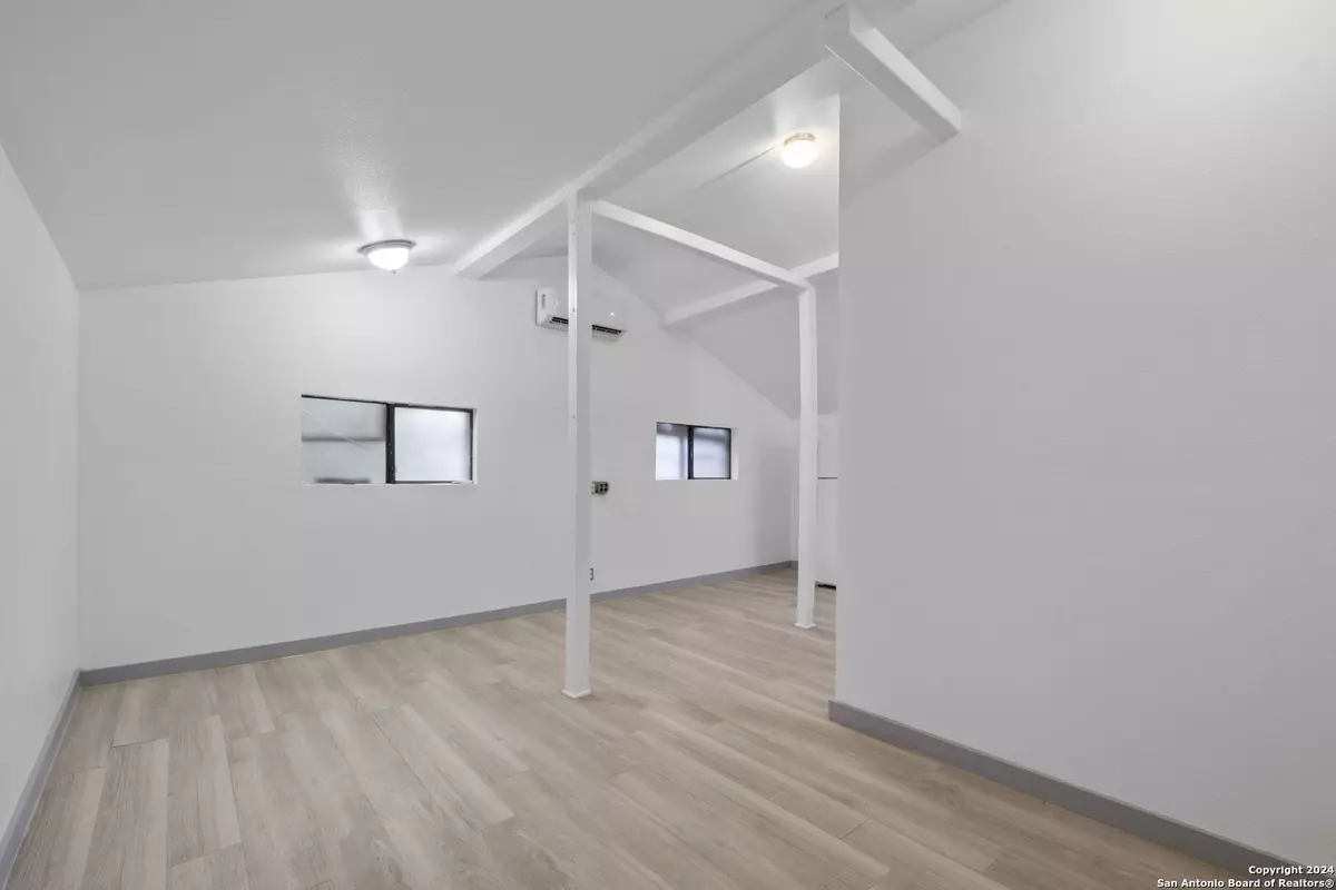 San Antonio, TX 78204-1752,302 CEVALLOS UNIT 3