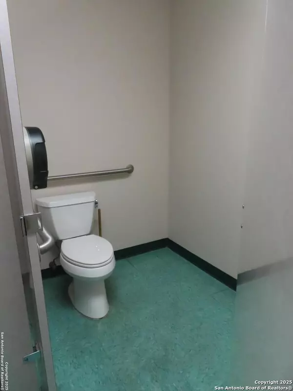 San Antonio, TX 78207,2614 Commerce UNIT 300