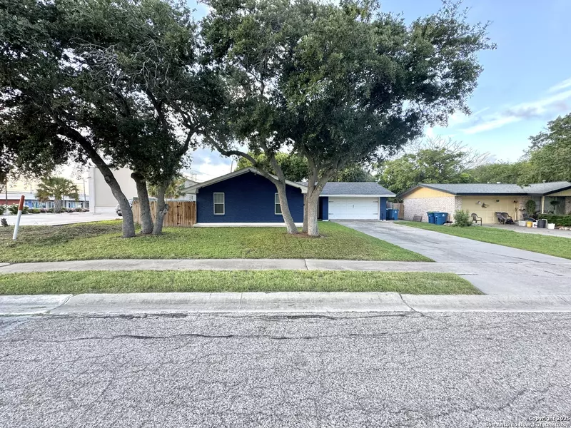 101 Ghent Pl, Portland, TX 78374