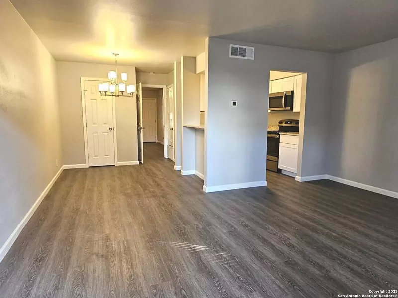 2811 WOODBURY DR UNIT 302, San Antonio, TX 78217-5772