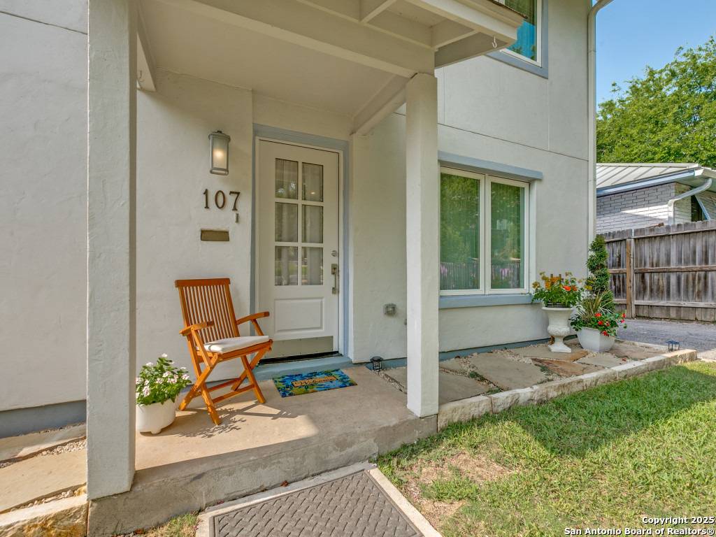 Alamo Heights, TX 78209-5833,107 MARCIA PL