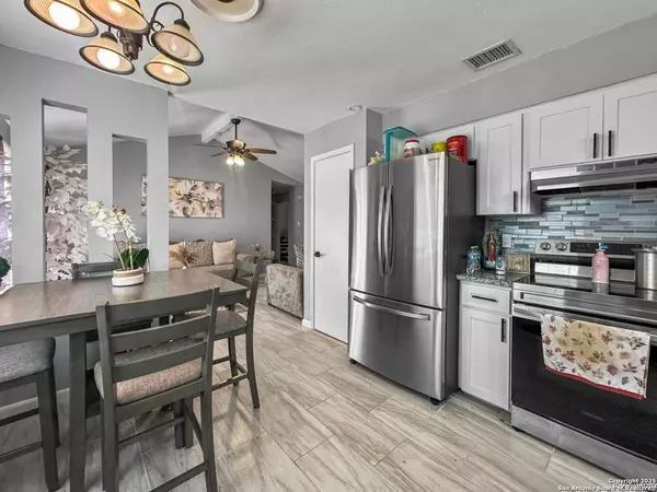 San Antonio, TX 78222,4338 Golden Spice