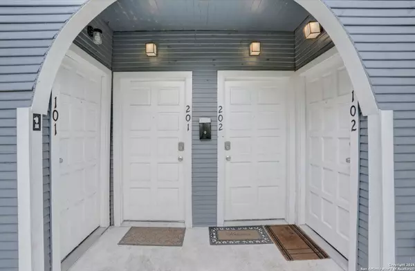 San Antonio, TX 78212,402 Dewey