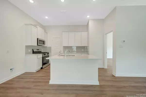 San Antonio, TX 78245,6224 Persimmon Lake