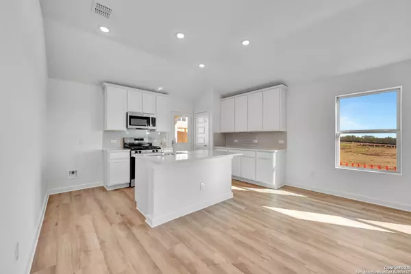 San Antonio, TX 78245,6228 Persimmon Lake