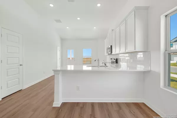 Converse, TX 78109,10402 White Hart Lane