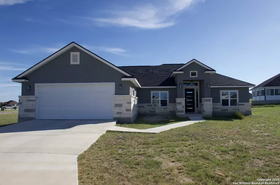 113 Pine Valley, La Vernia, TX 78121
