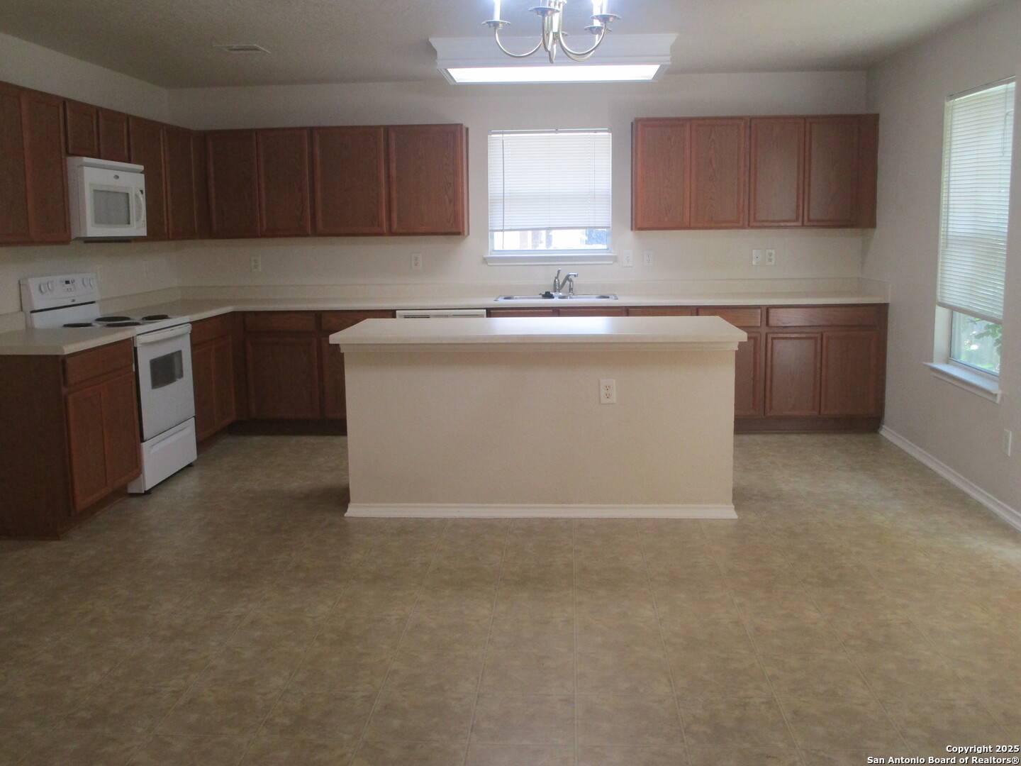 Live Oak, TX 78233,11011 Crystal Plain
