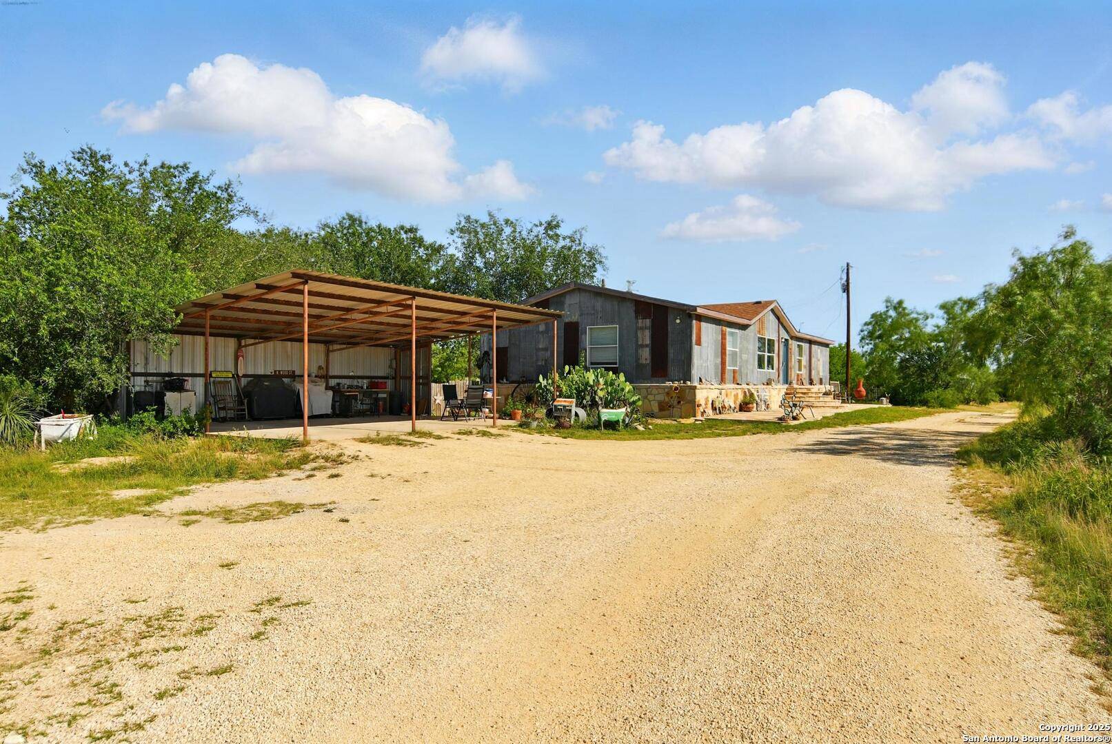 Knippa, TX 78801,341 CR 341
