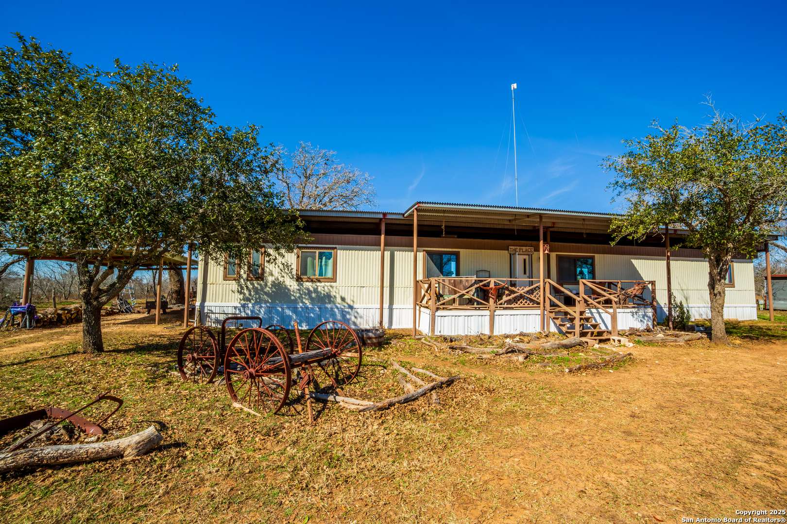 762 CR 108, Floresville, TX 78114