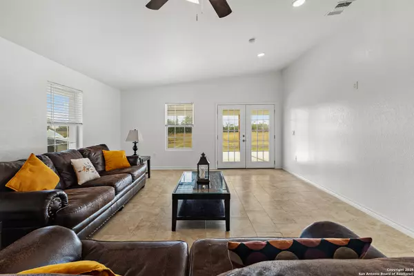 Natalia, TX 78059,1034 county road 6710