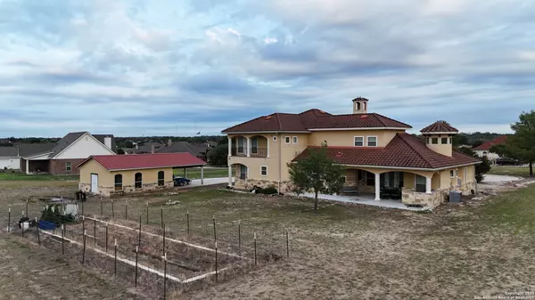 Floresville, TX 78114,113 Abrego Mount