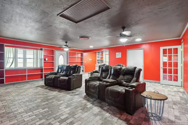 Marion, TX 78124,2495 Lower Seguin