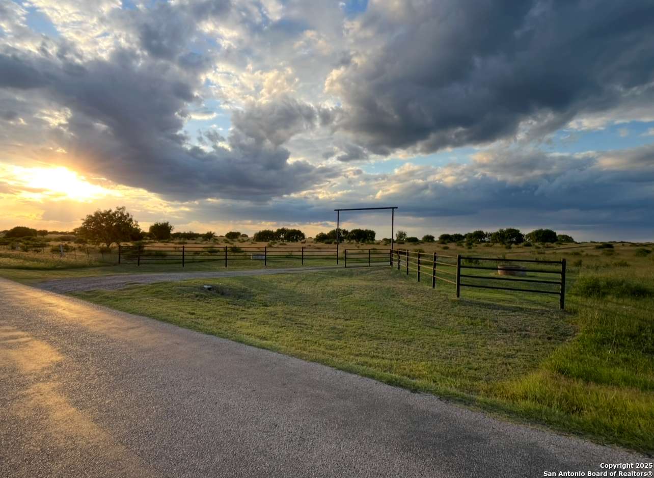2831 county road 430, Pleasanton, TX 78064