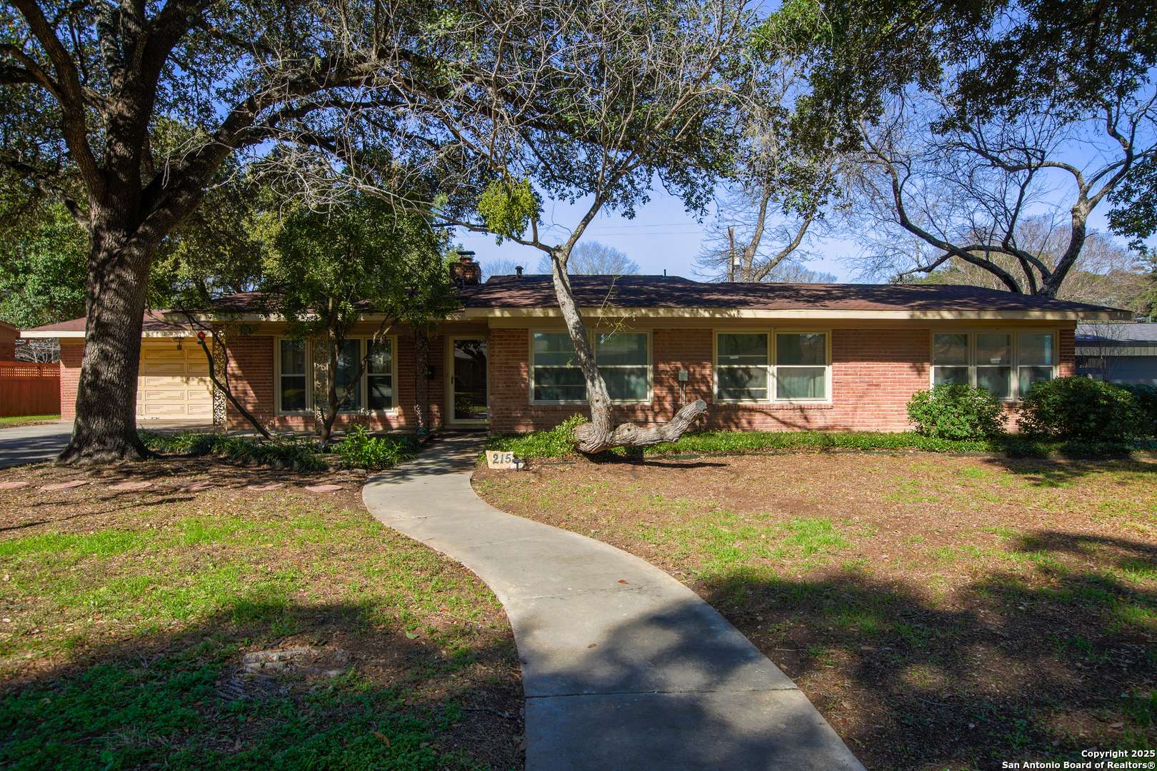 215 five oaks, San Antonio, TX 78209