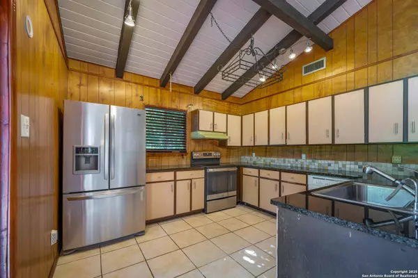 Canyon Lake, TX 78133,711 Chestnut Falls