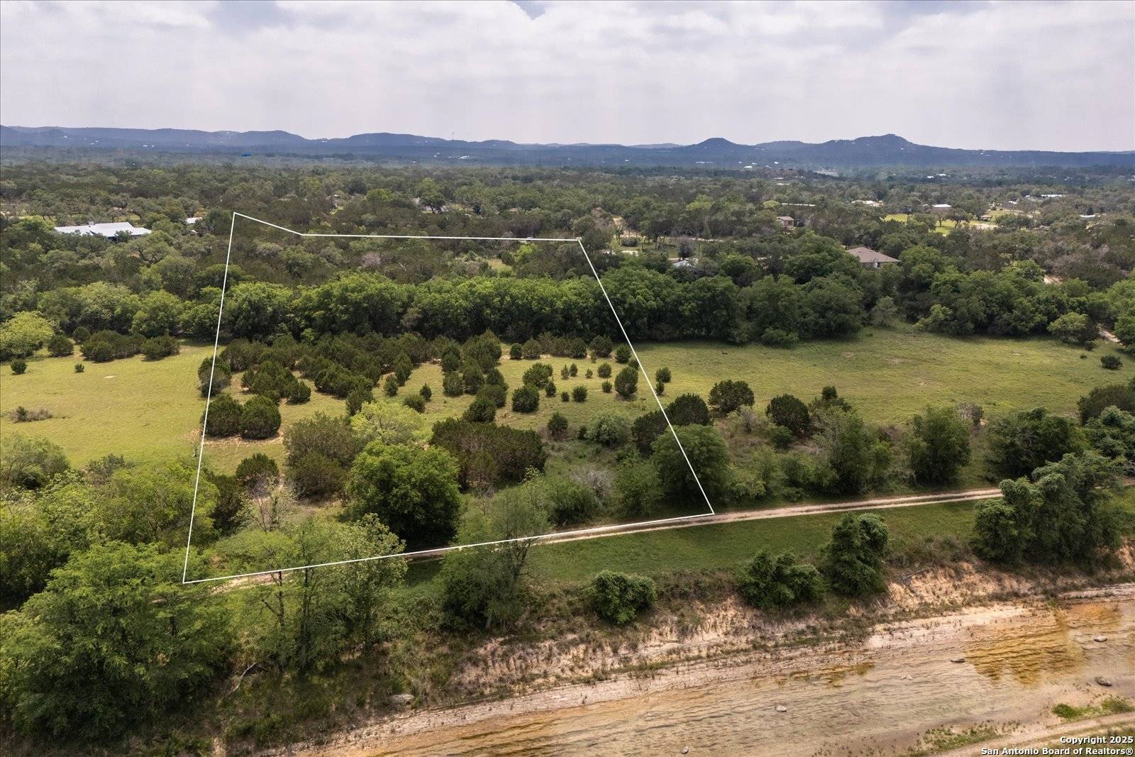 000 Oakridge Trail, Pipe Creek, TX 78063