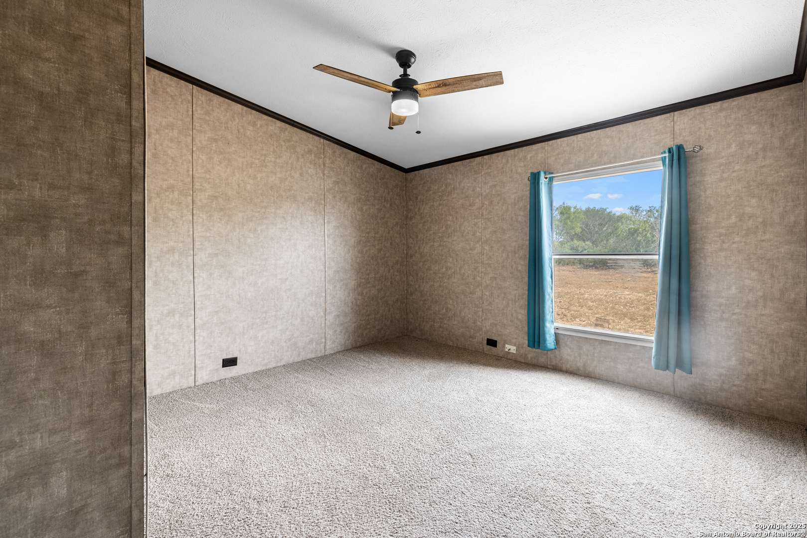 Devine, TX 78016,133 County Road 2666