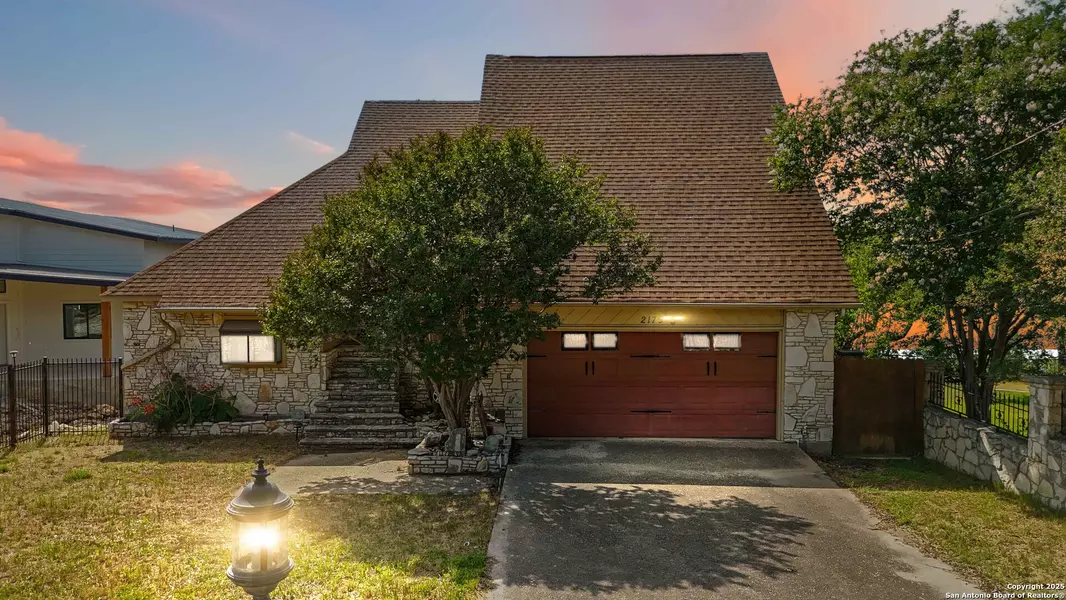 2179 Glenn Dr, Canyon Lake, TX 78133