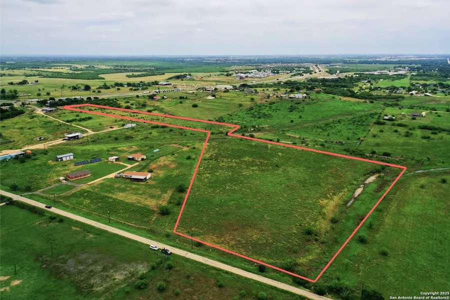 495 Prairie Hill Rd, Seguin, TX 78155