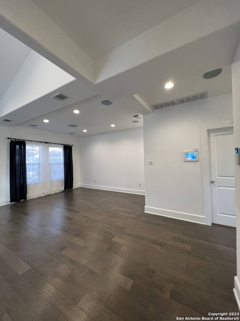 Alamo Heights, TX 78209-5835,208 GRANDVIEW PL UNIT 4