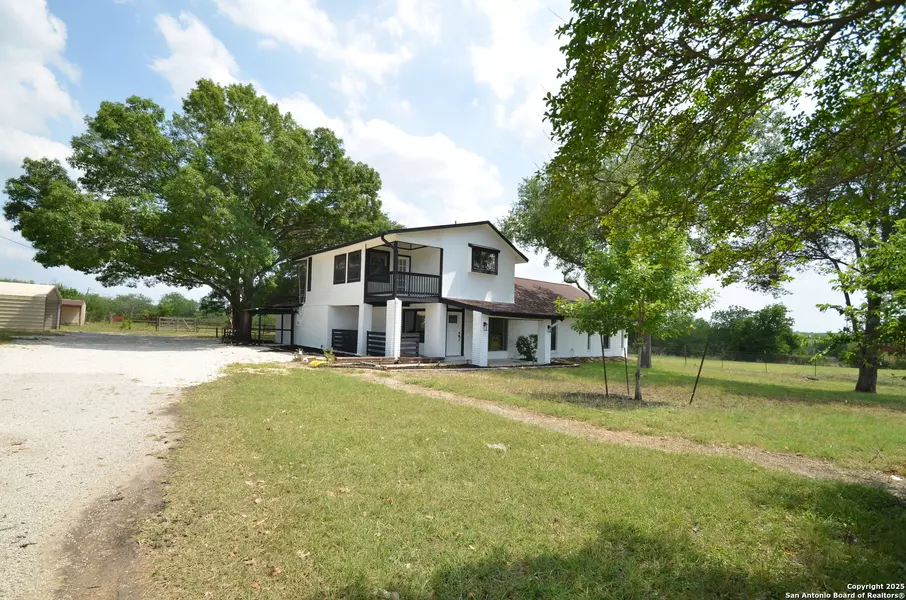 3160 Weil, Marion, TX 78124
