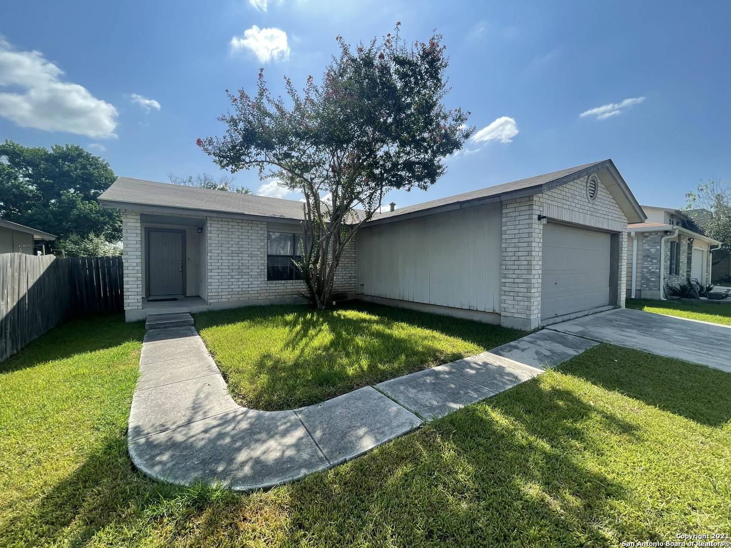 8322 pine meadow, Converse, TX 78109
