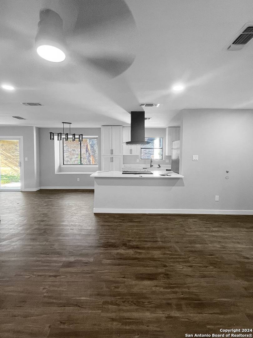 New Braunfels, TX 78130-5946,917 SUNDANCE ST