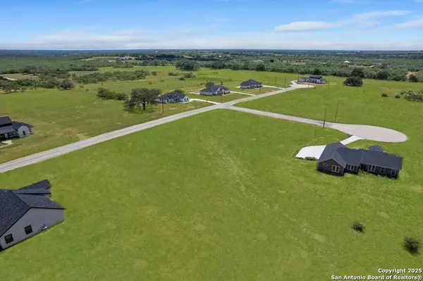 Floresville, TX 78114,104 Hidden Hills