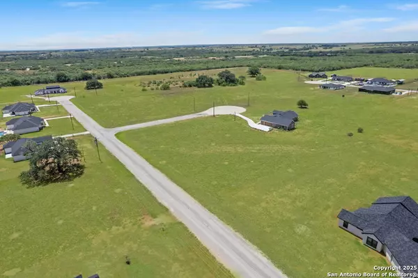 Floresville, TX 78114,104 Hidden Hills