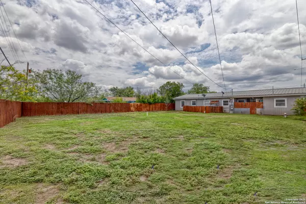 Crystal City, TX 78839,803 Edwards