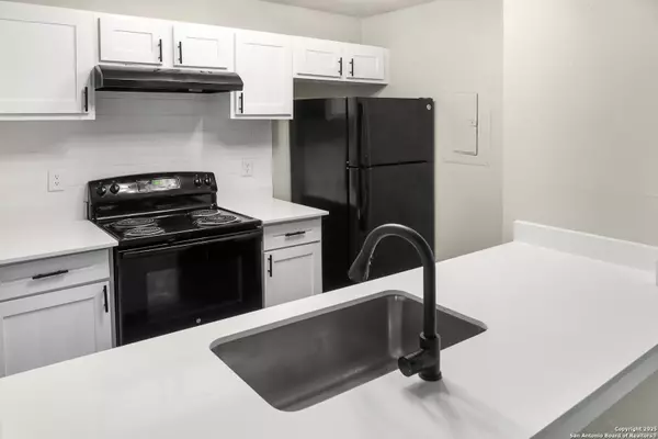 New Braunfels, TX 78130,483 Laurel UNIT 111