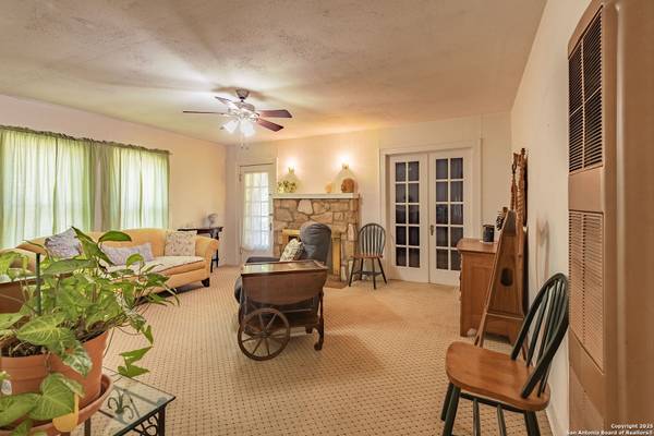 Kerrville, TX 78028,342 Main St