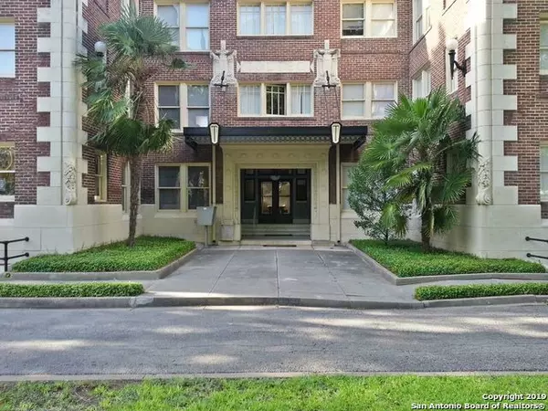 110 Auditorium Circle UNIT 31, San Antonio, TX 78205