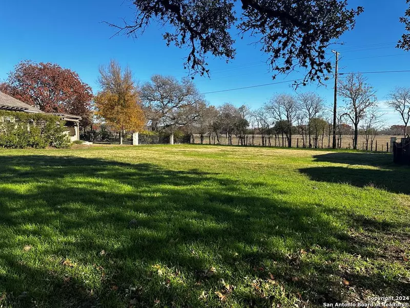 2848 Rock Barn Dr, Kerrville, TX 78028
