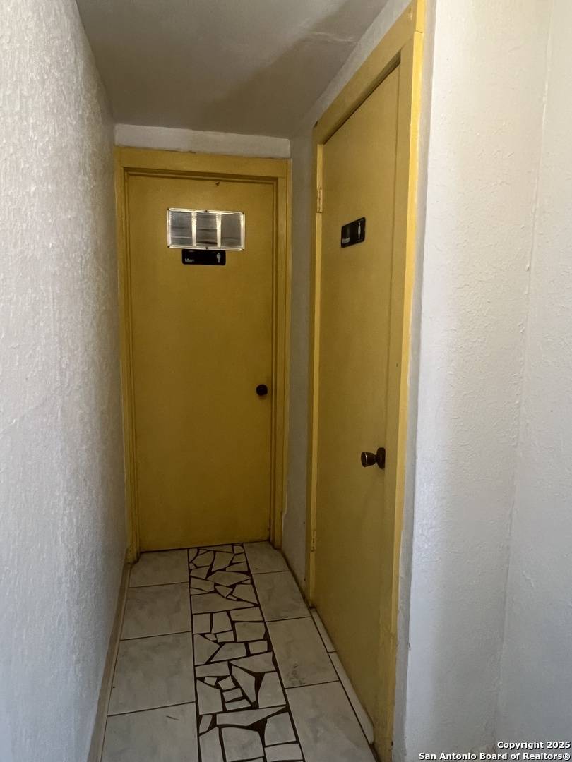 Floresville, TX 78114,2636 county road 128