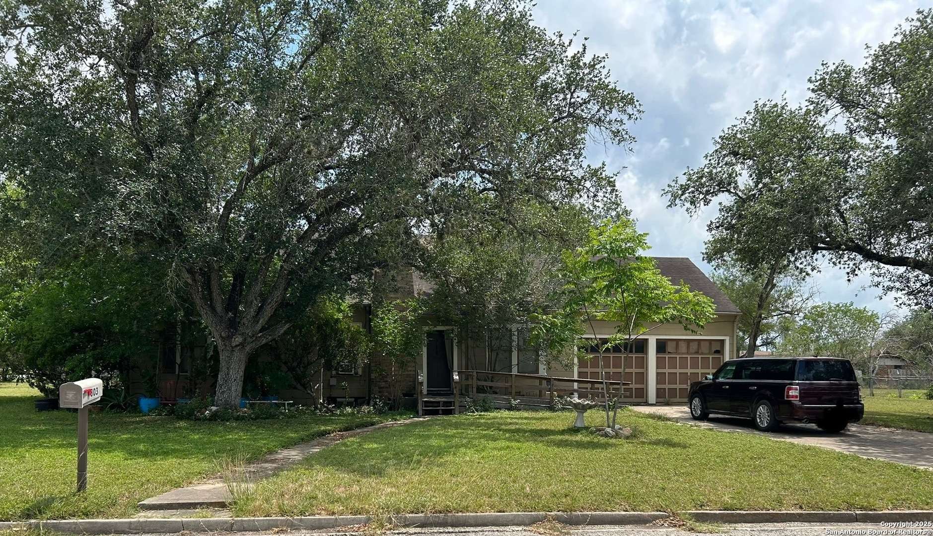 803 Carol, Kenedy, TX 78119